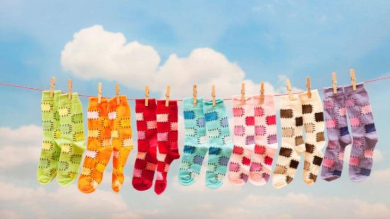 8 Cách Làm Khô Tất Nhanh Chóng Trong Mùa Mưa 9 Phơi vào buổi sáng