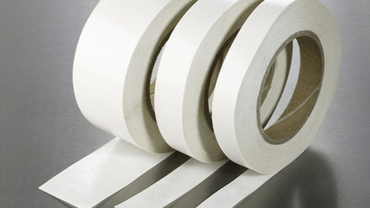 Cách Mặc Váy Ngắn Không Bị Hở, Giúp Nàng Tự Tin Tỏa Sáng 5 Một miếng băng keo hai mặt nhỏ sẽ giúp nàng cố định lại chiếc váy