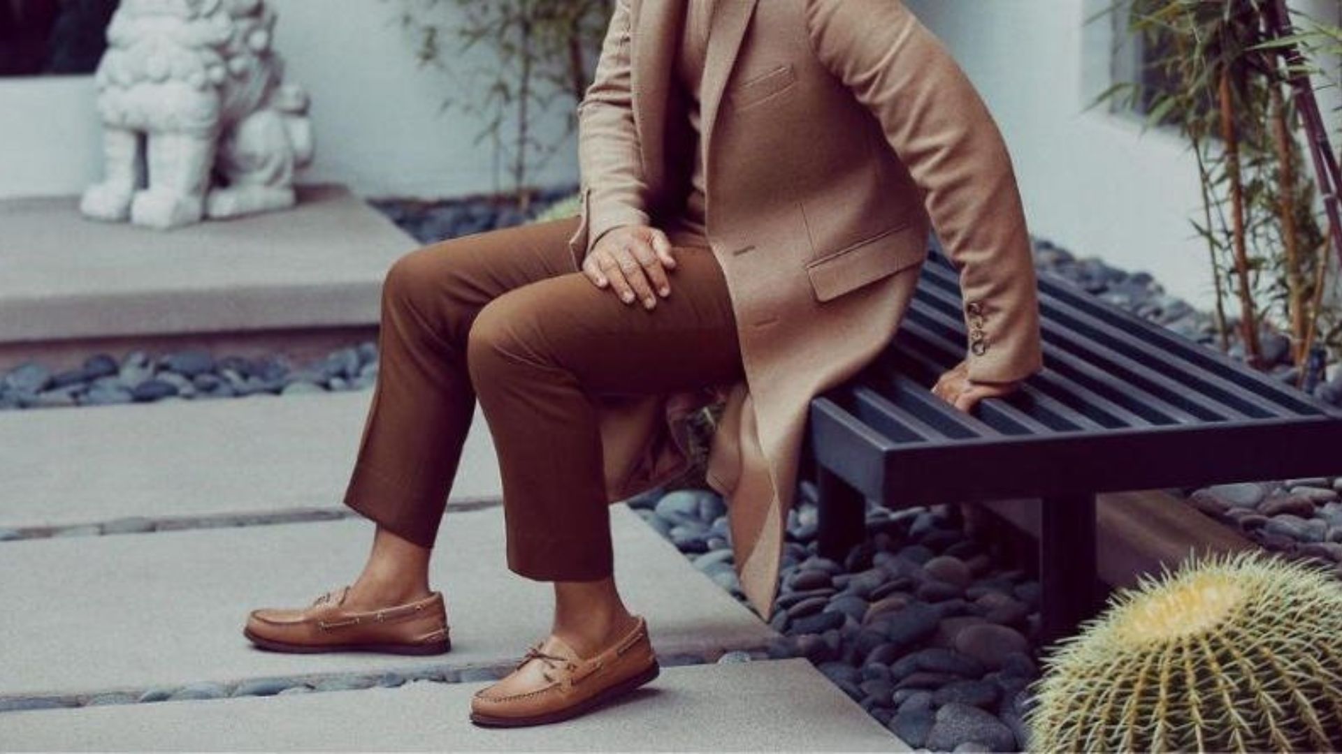 Giày Slip On Là Gì? Top 6 Mẫu Giày Và Cách Phối Cực Thời Trang 9 Phong cách lịch lãm, trưởng thành