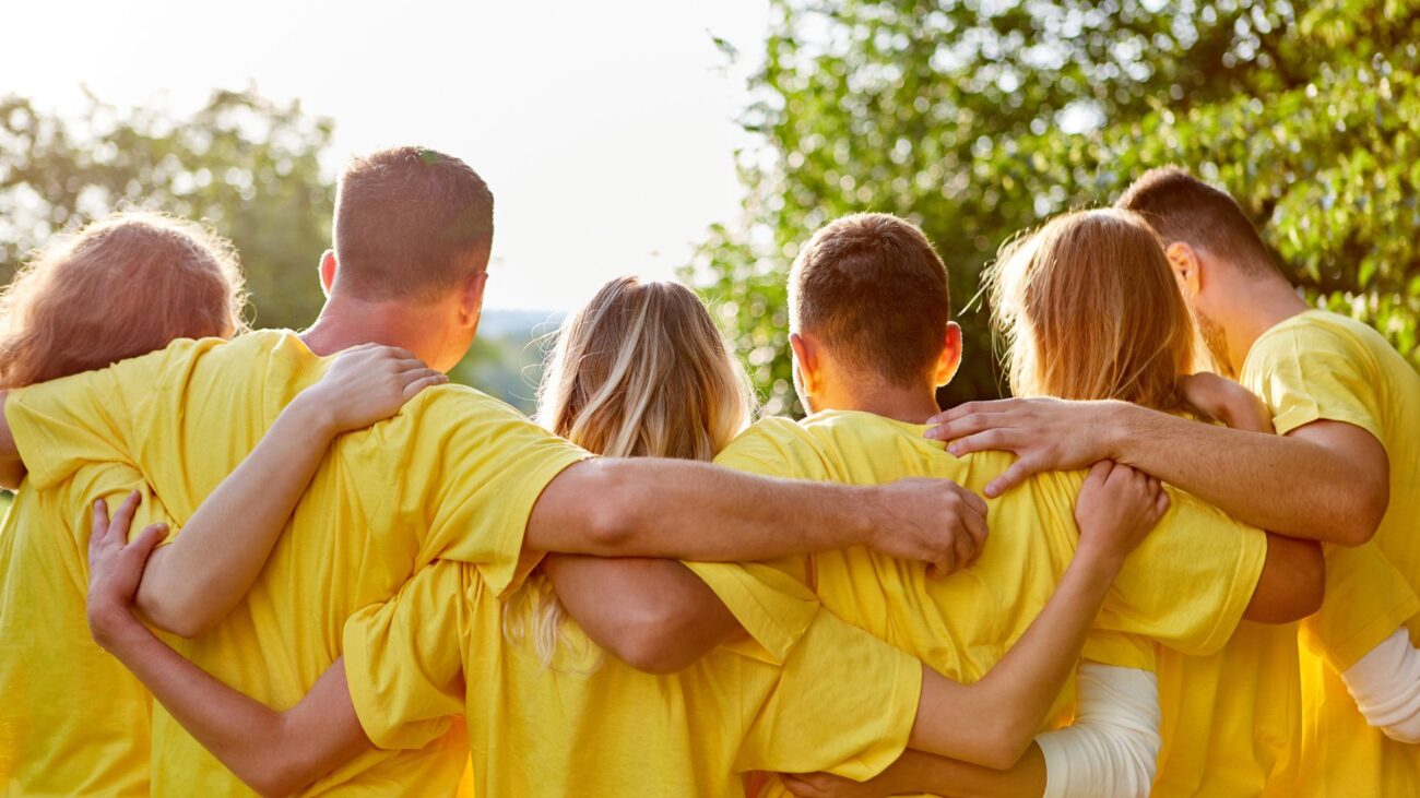 Top 5 trò chơi team building trong nhà cực vui