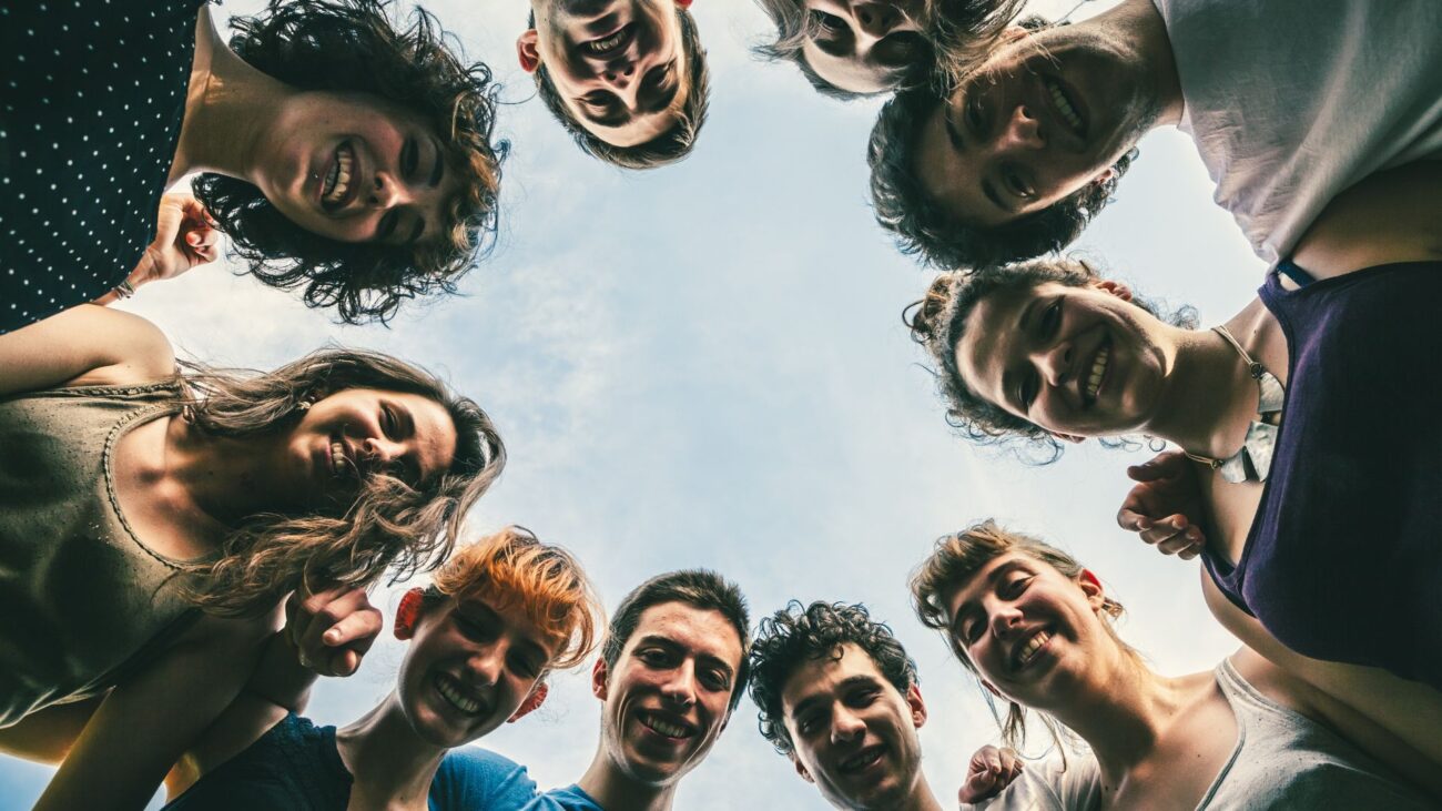 Top 5 trò chơi team building trong nhà cực vui