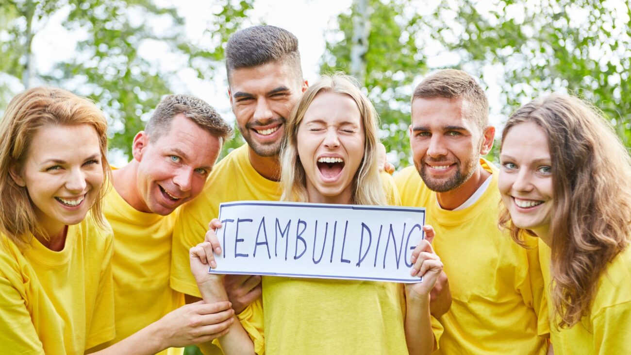 Những phụ kiện cần có để tham gia team building